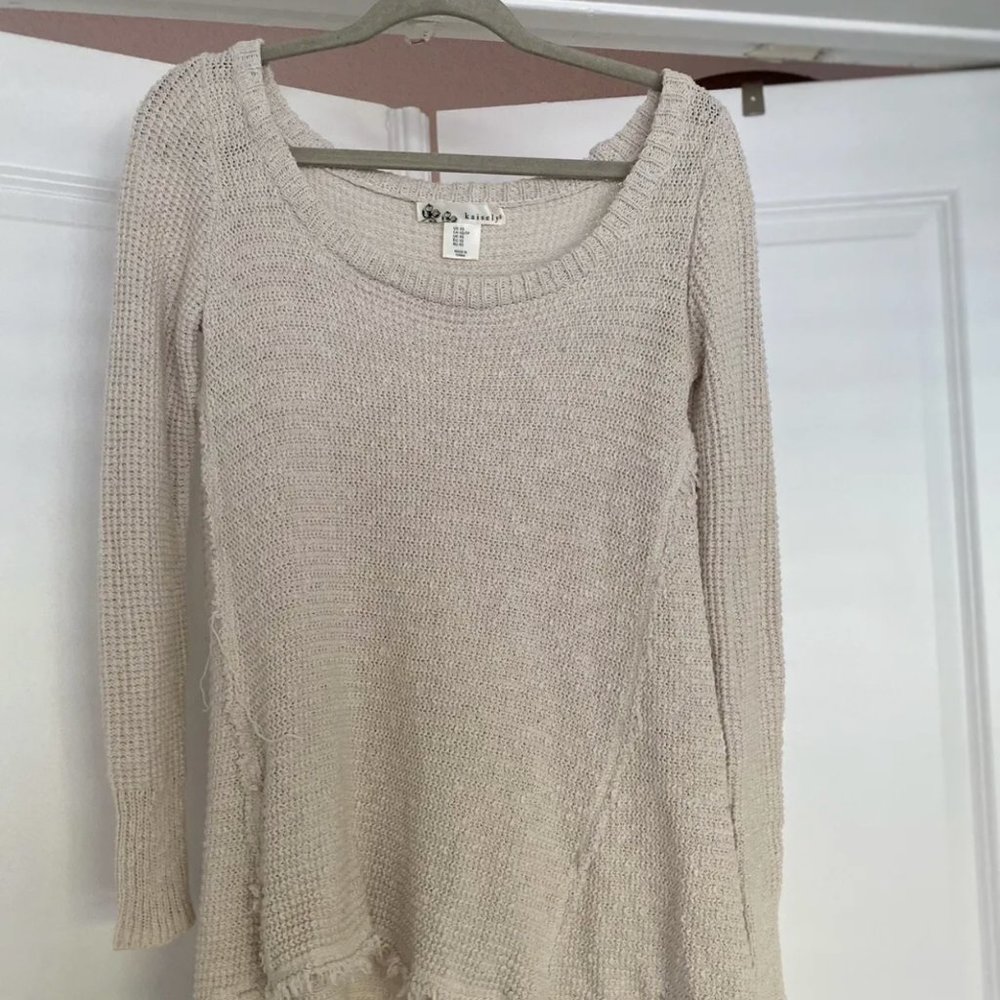 Women's oversized boho knit sweater. Size xs. Color: cream